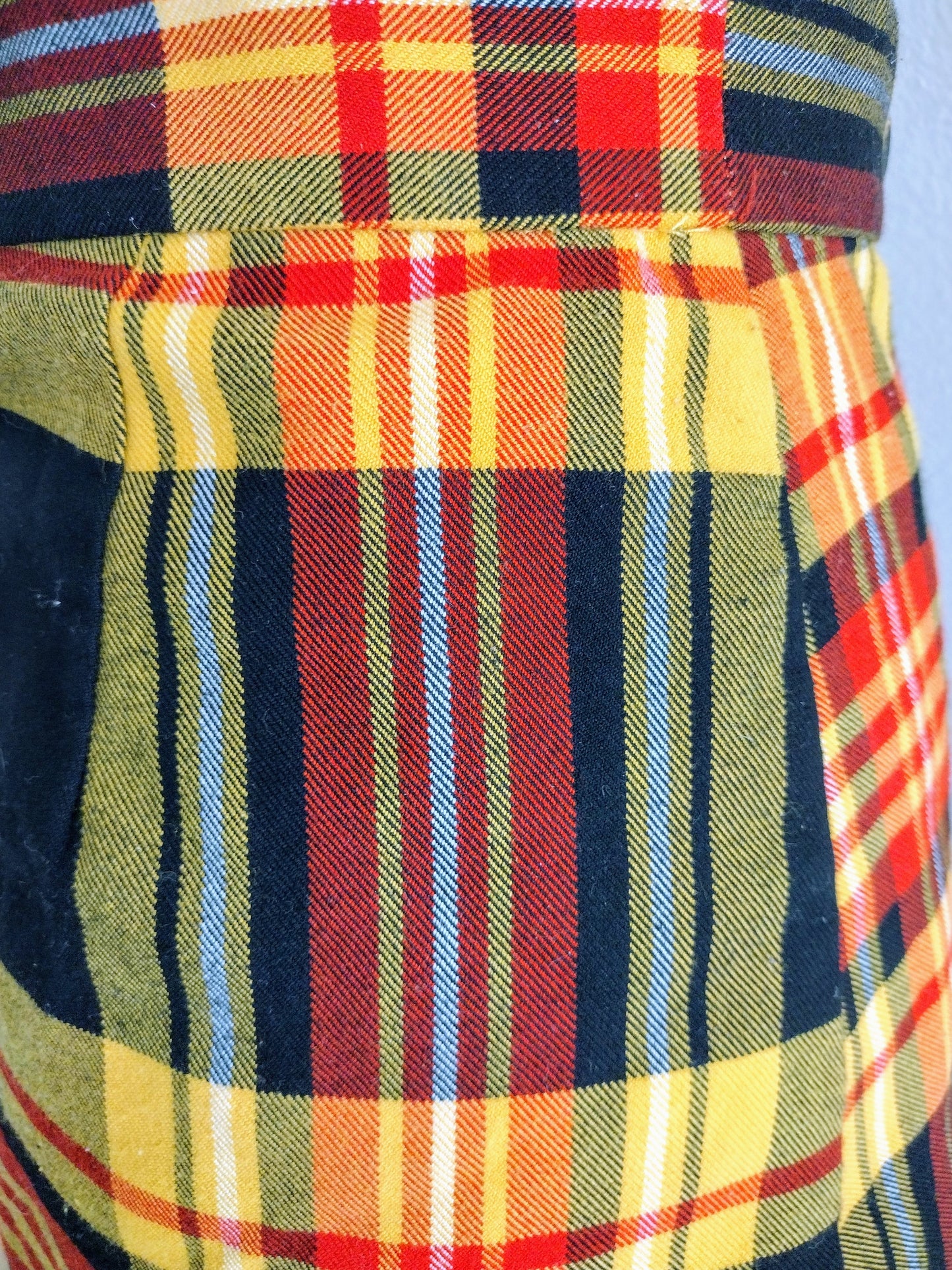 Wrap skirt in yellow plaid, vintage, size small