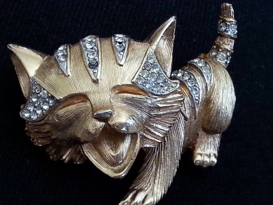 Cat brooch / pin