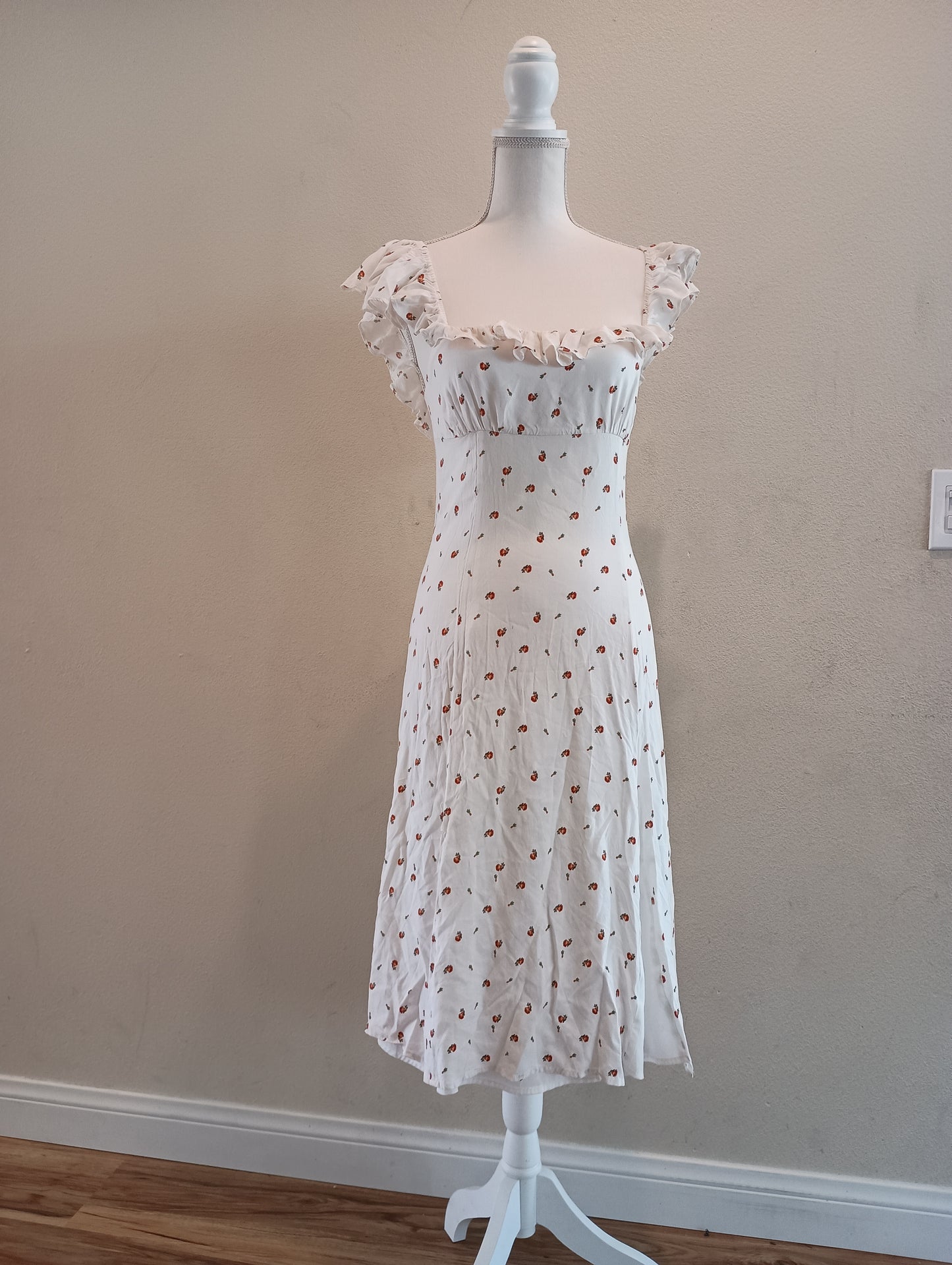 White flowers long dress in women's medium, vintage