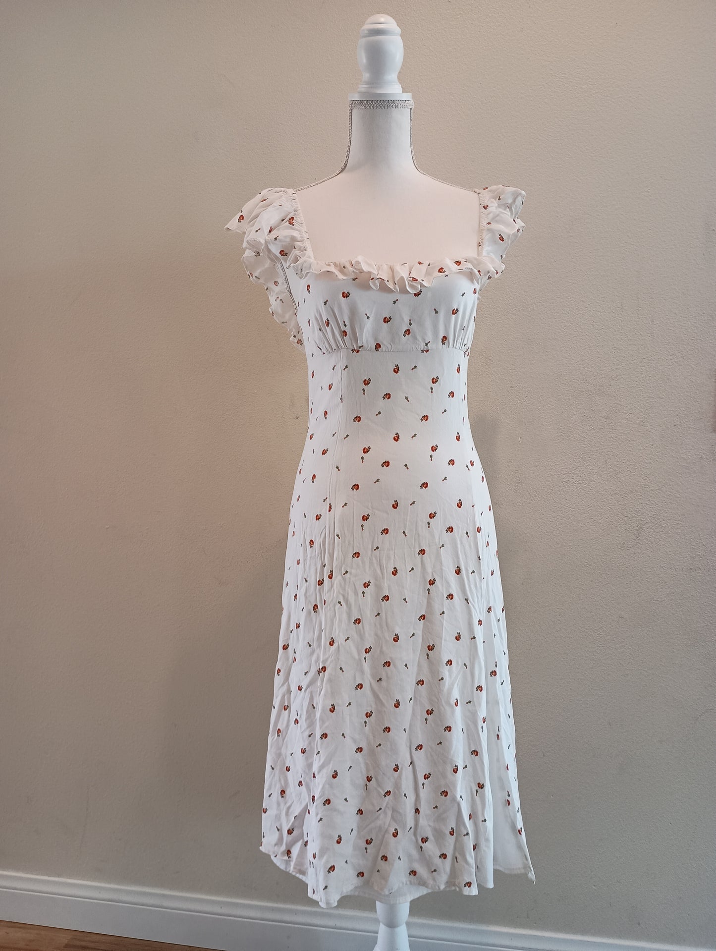 White flowers long dress in women's medium, vintage