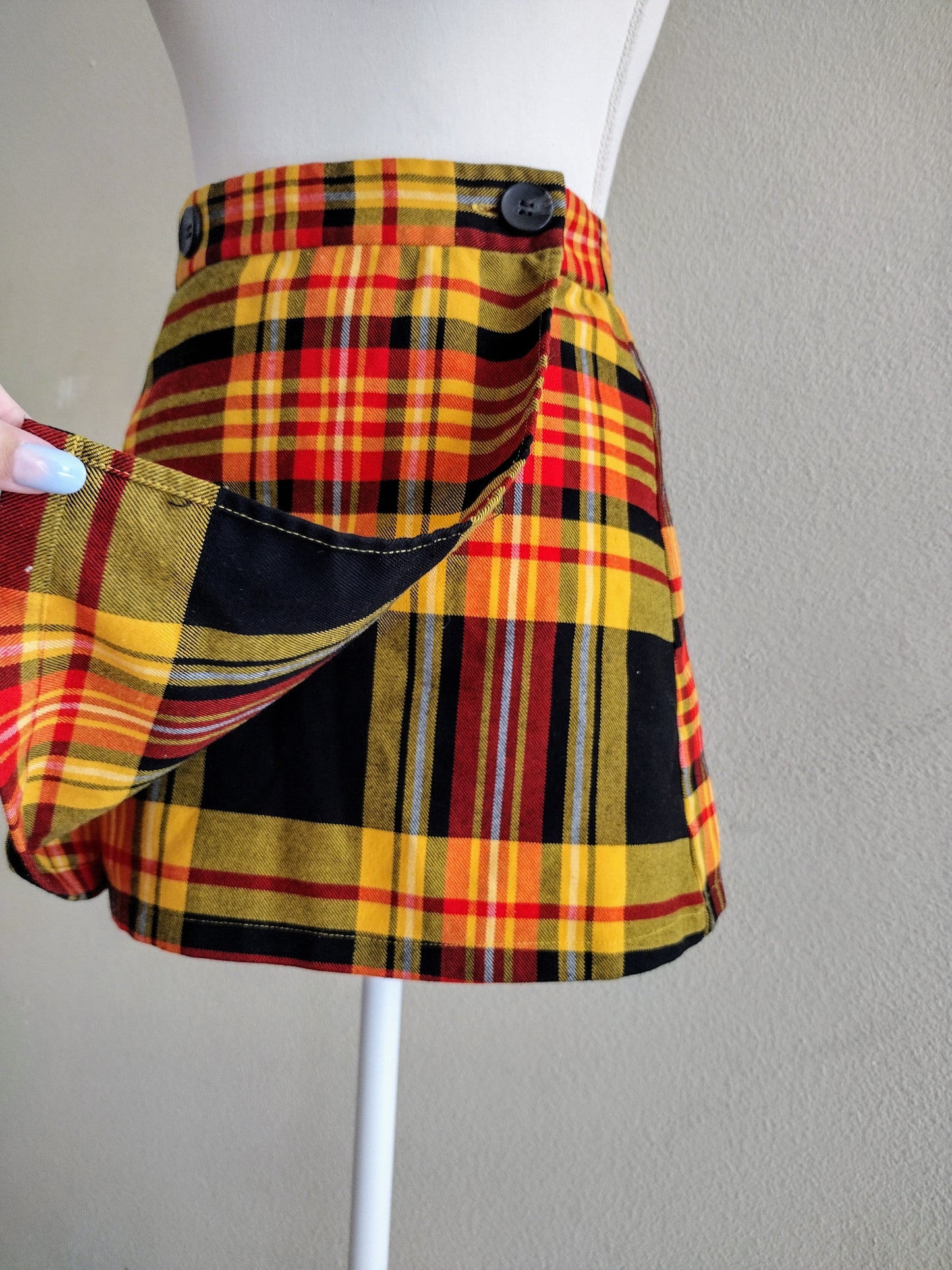 Wrap skirt in yellow plaid, vintage, size small