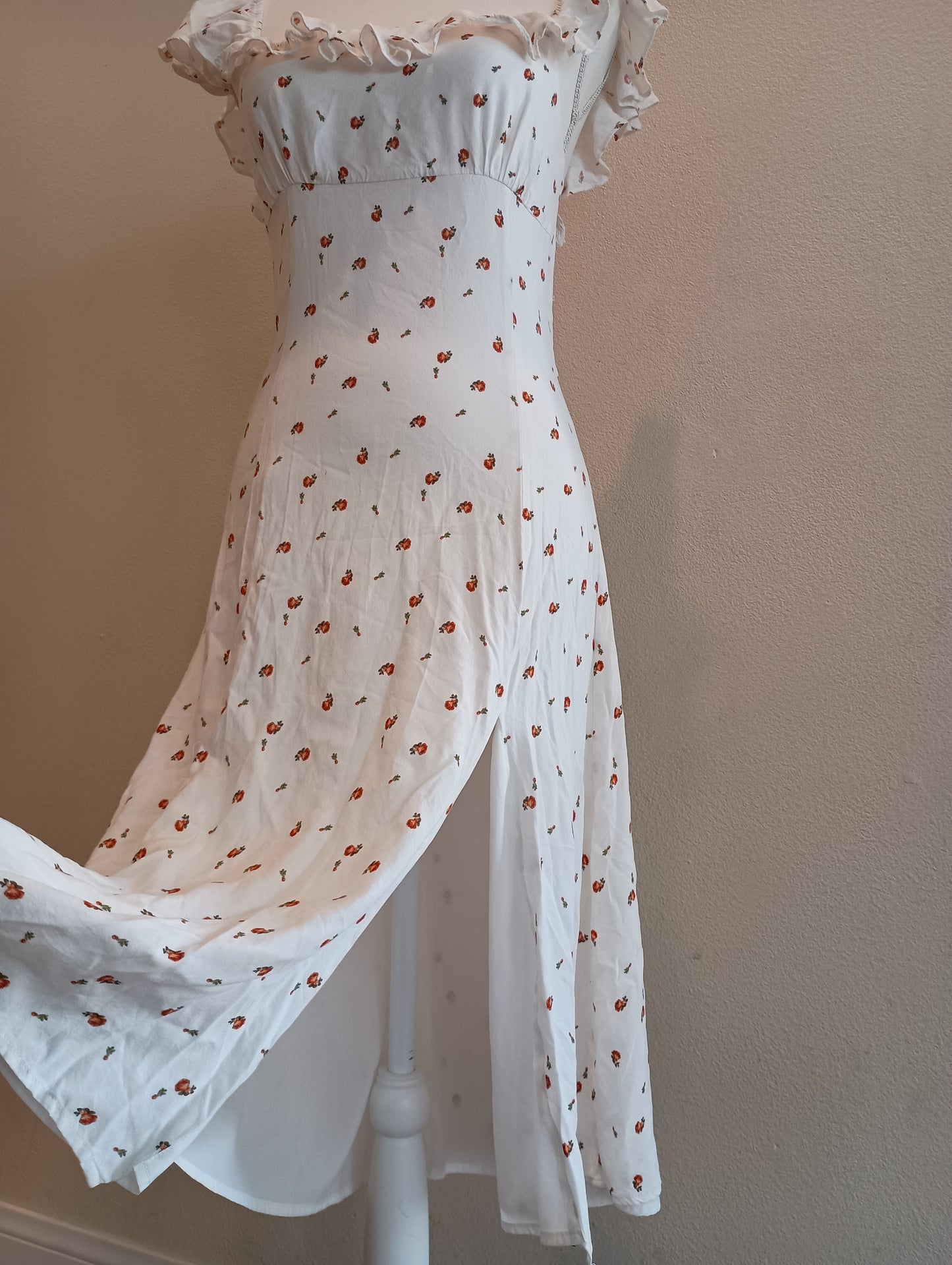 White flowers long dress in women's medium, vintage