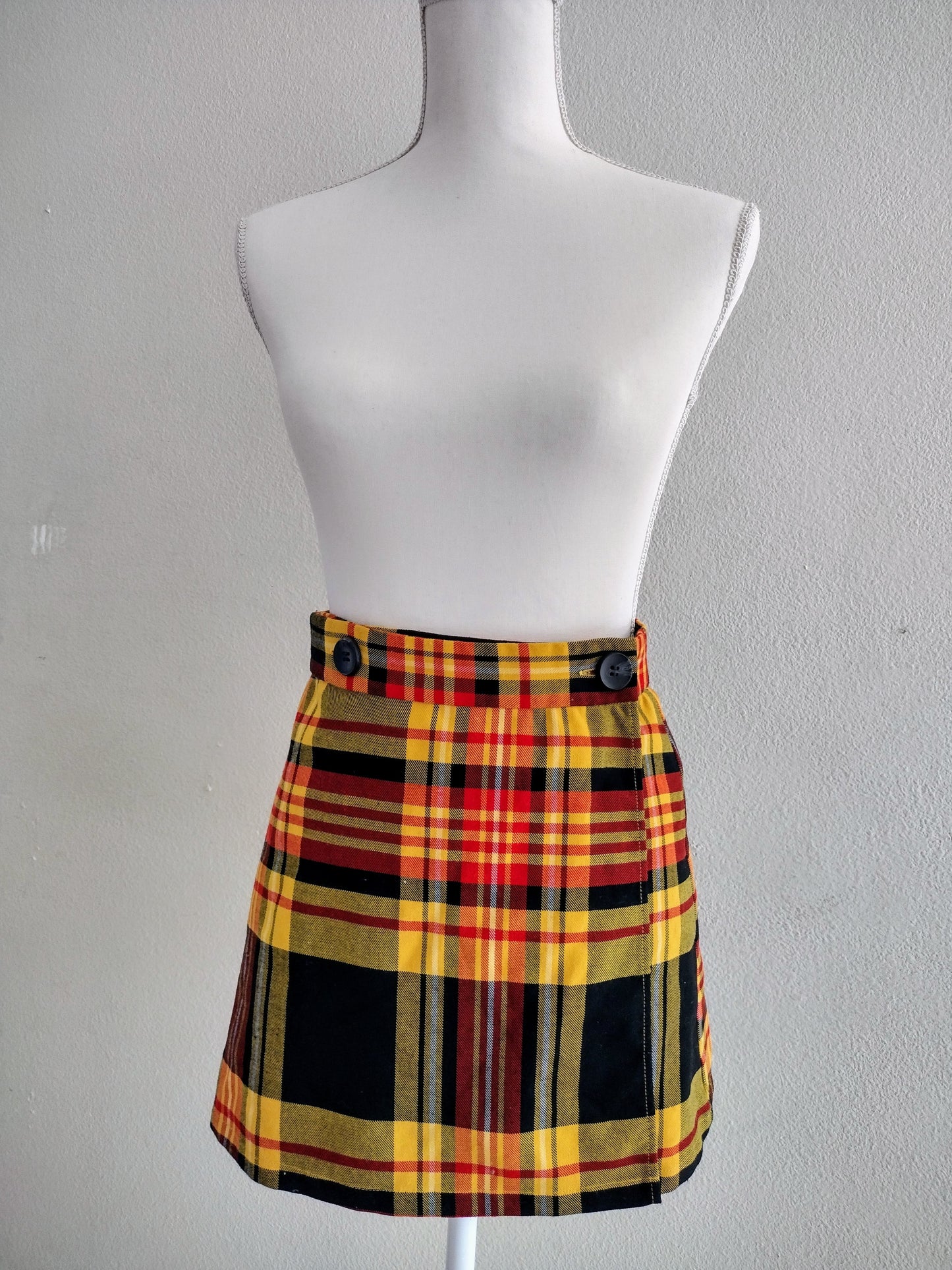 Wrap skirt in yellow plaid, vintage, size small