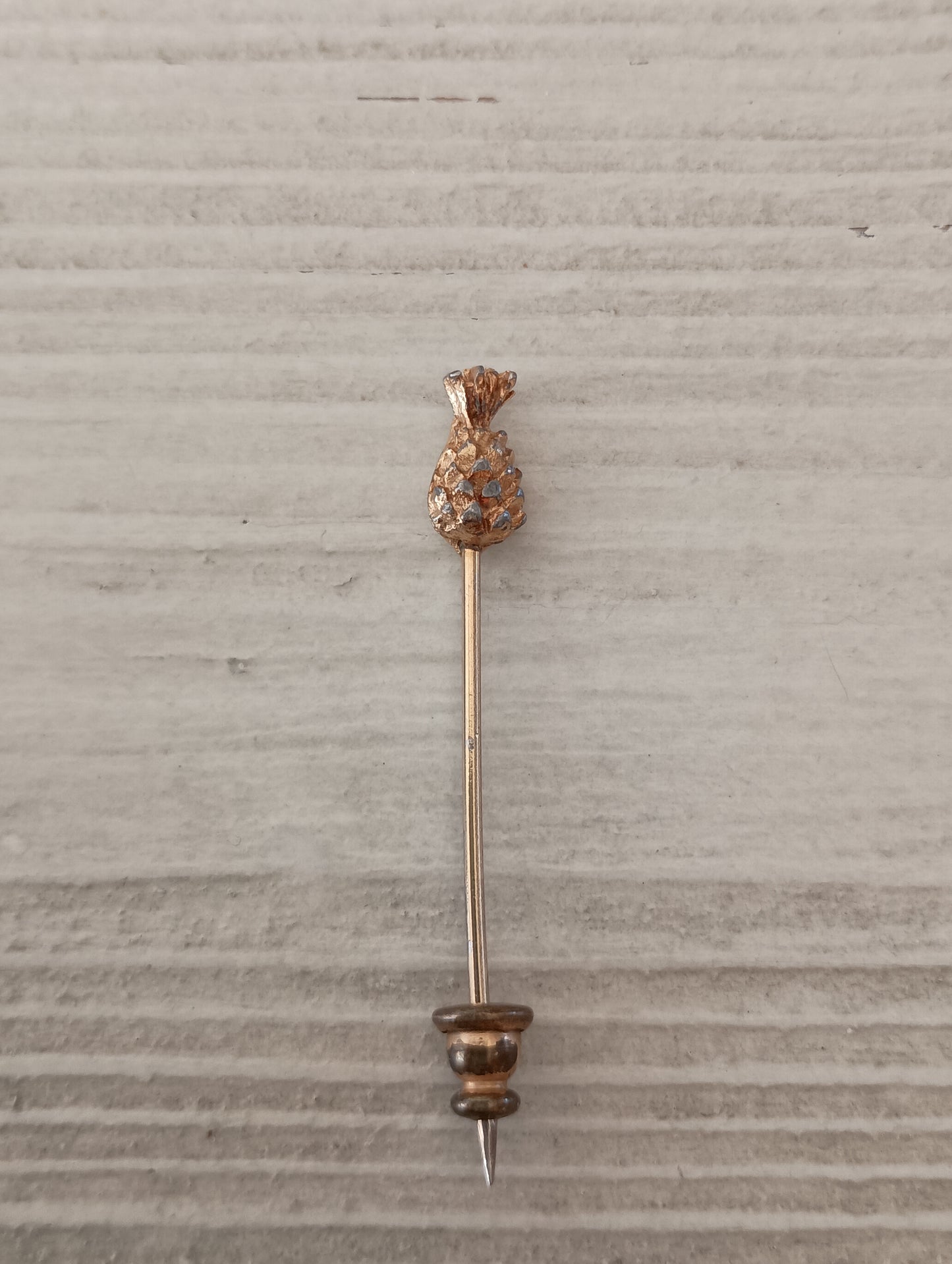 Pineapple gold hat pin, 1970